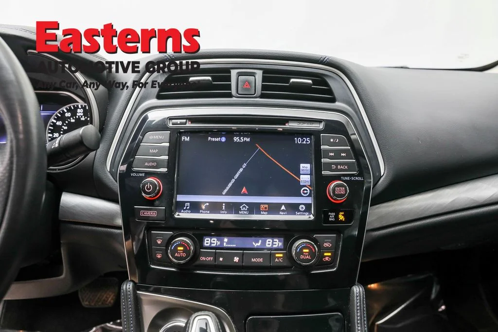 Used 2018 Silver Nissan 3.5 S image 12