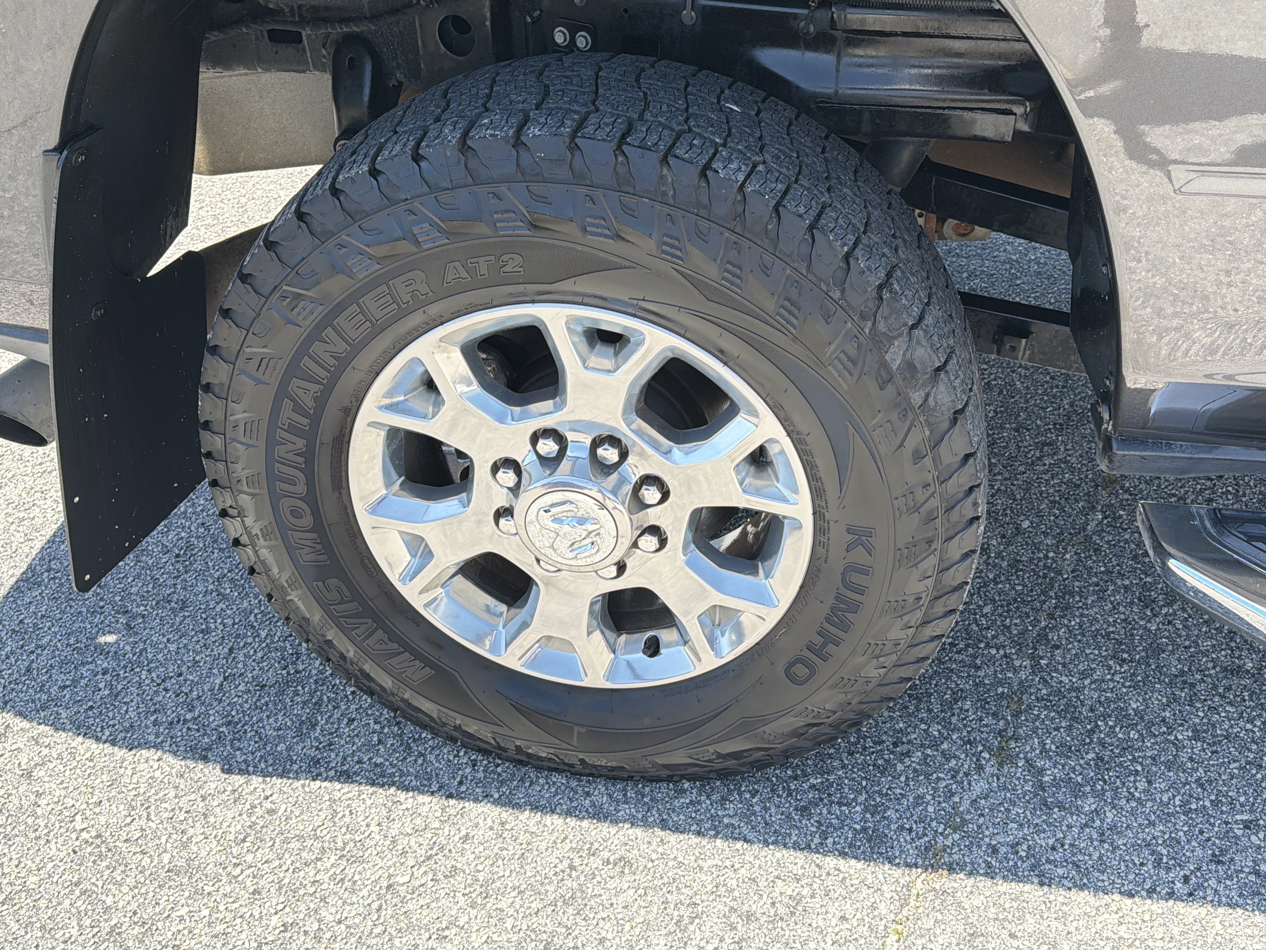 Used 2024 Granite Crystal Metallic Clearcoat Ram Laramie image 18