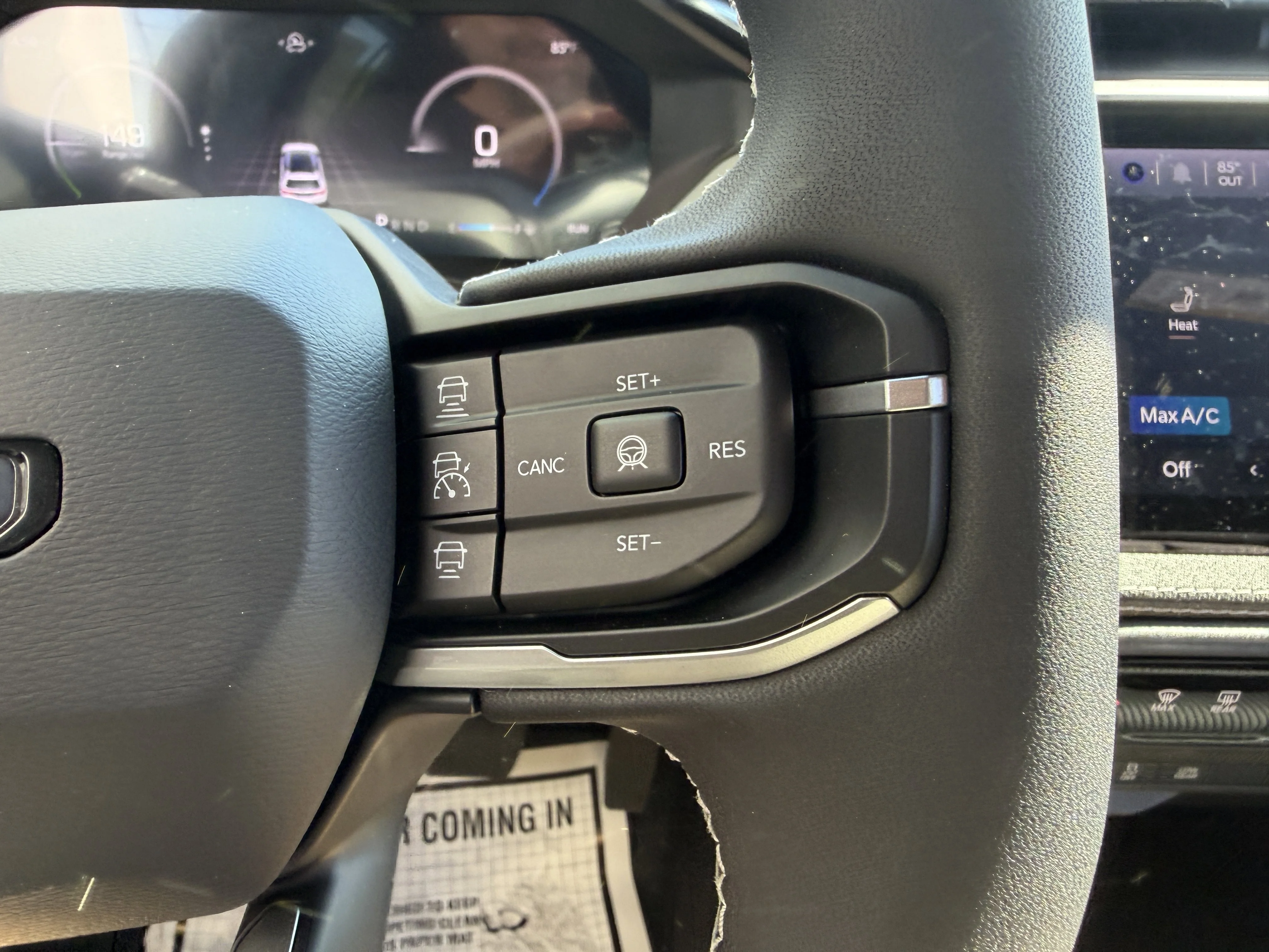 New 2026 Diamond Black Crystal Pearlcoat Jeep Laredo image 33