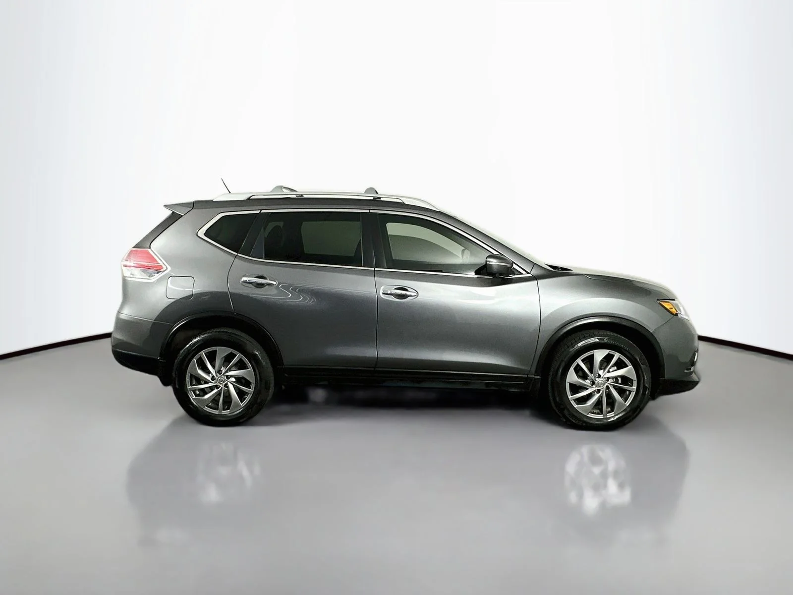 Used 2015 Gun Metallic Nissan SL image 8