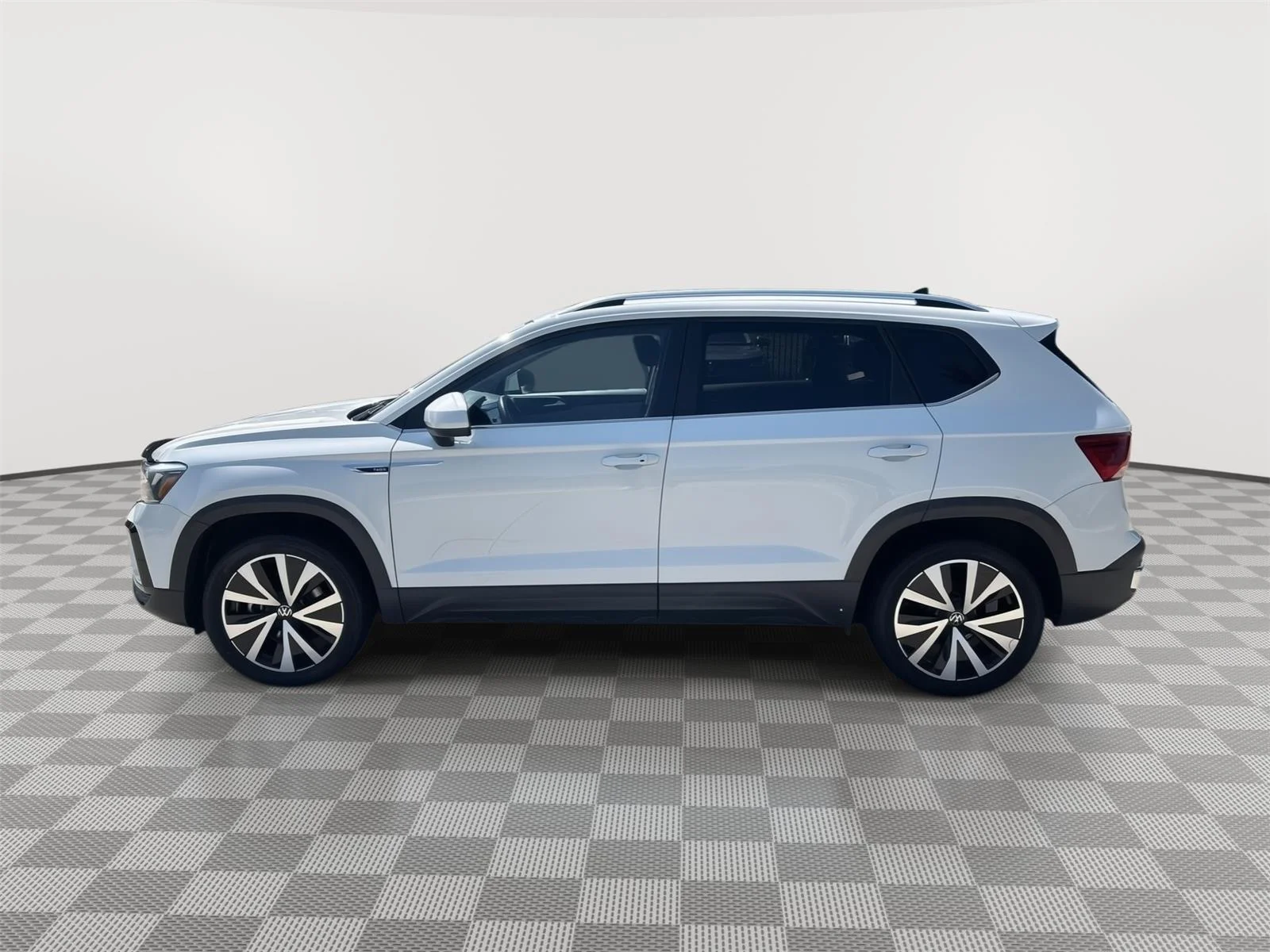Used 2023 White Volkswagen SE image 5