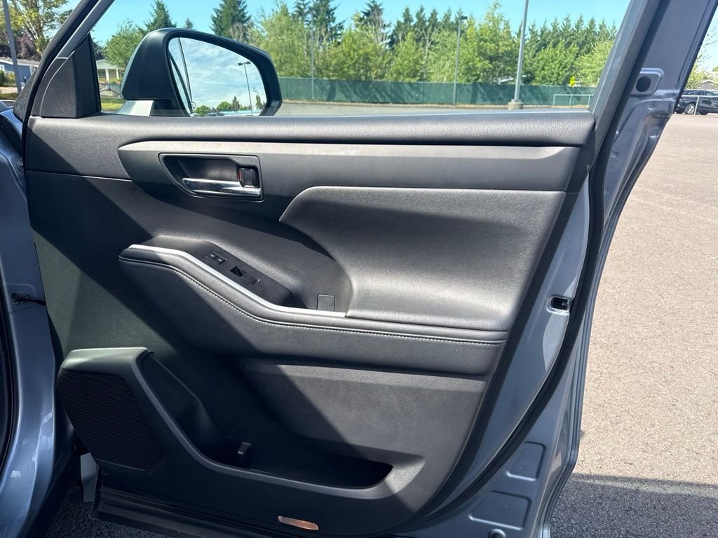 Used 2021 Moon Dust Toyota XLE image 27