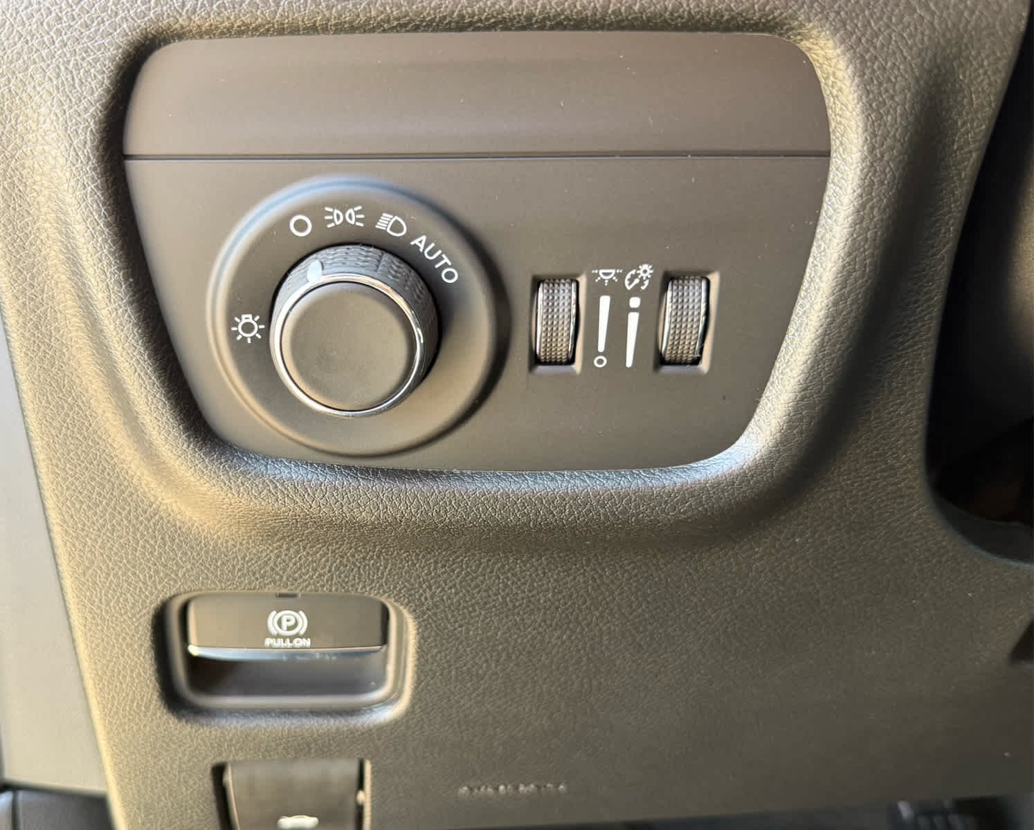 New 2026 Baltic Gray Metallic Clear-Coat Exterior Paint Jeep Laredo image 22