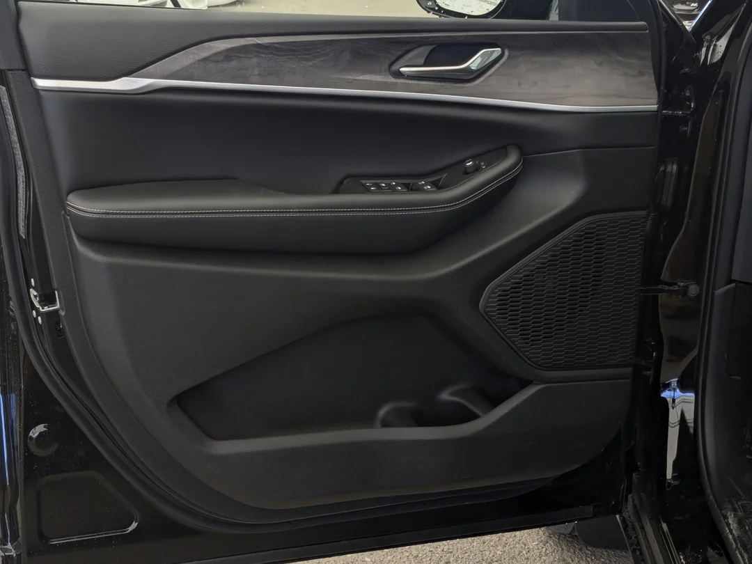 New 2026 Black Jeep Altitude - - 4x4 - 20 Gloss Black Wheels - Remote Start - Capri Leatherette & More! image 12