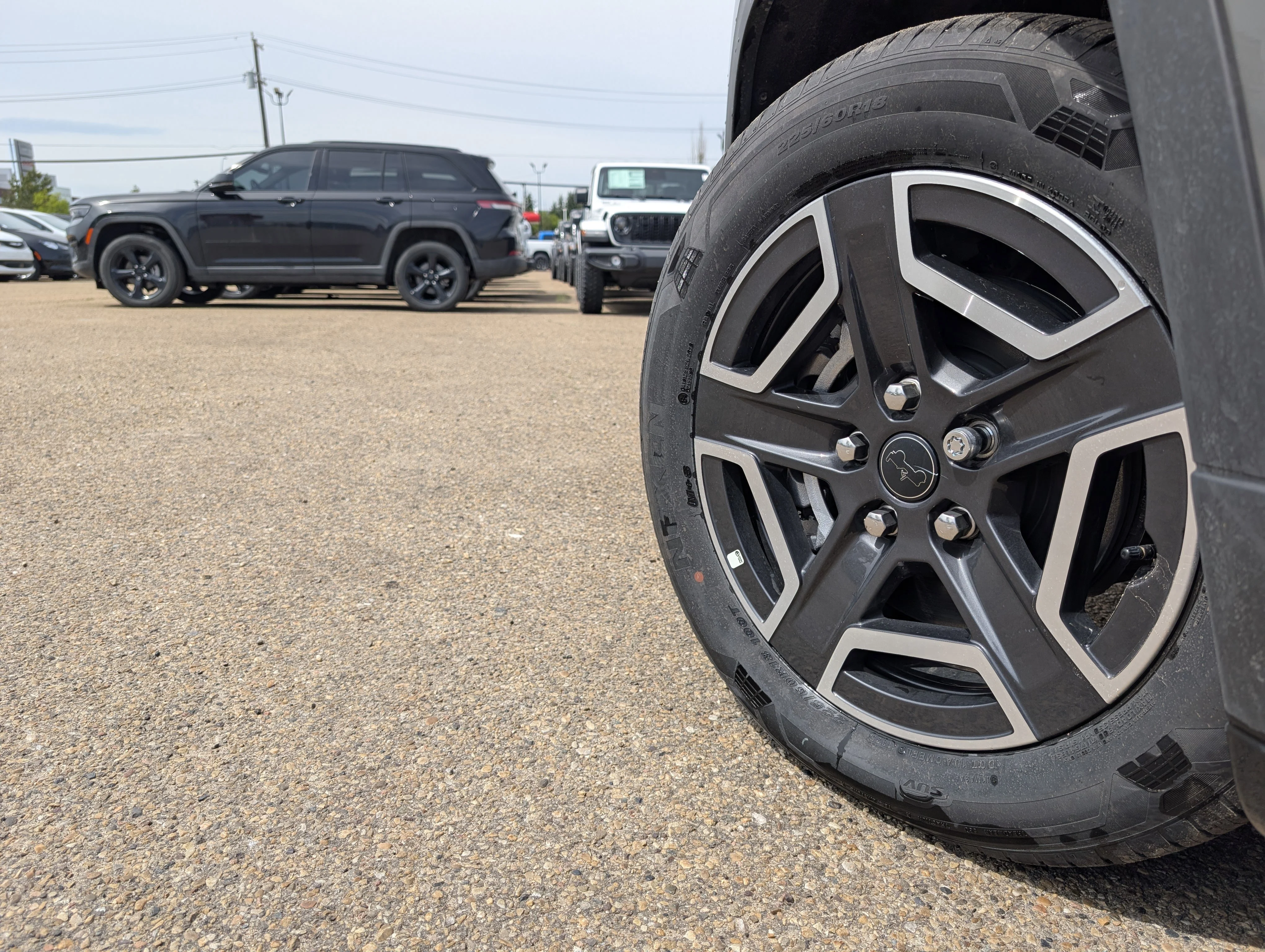 New 2026 Sting-Grey Jeep Laredo image 12