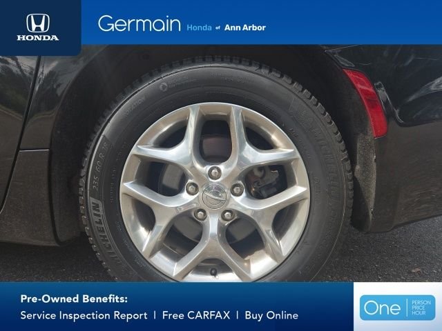 Used 2019 Brilliant Black Crystal Pearlcoat Chrysler Limited image 4