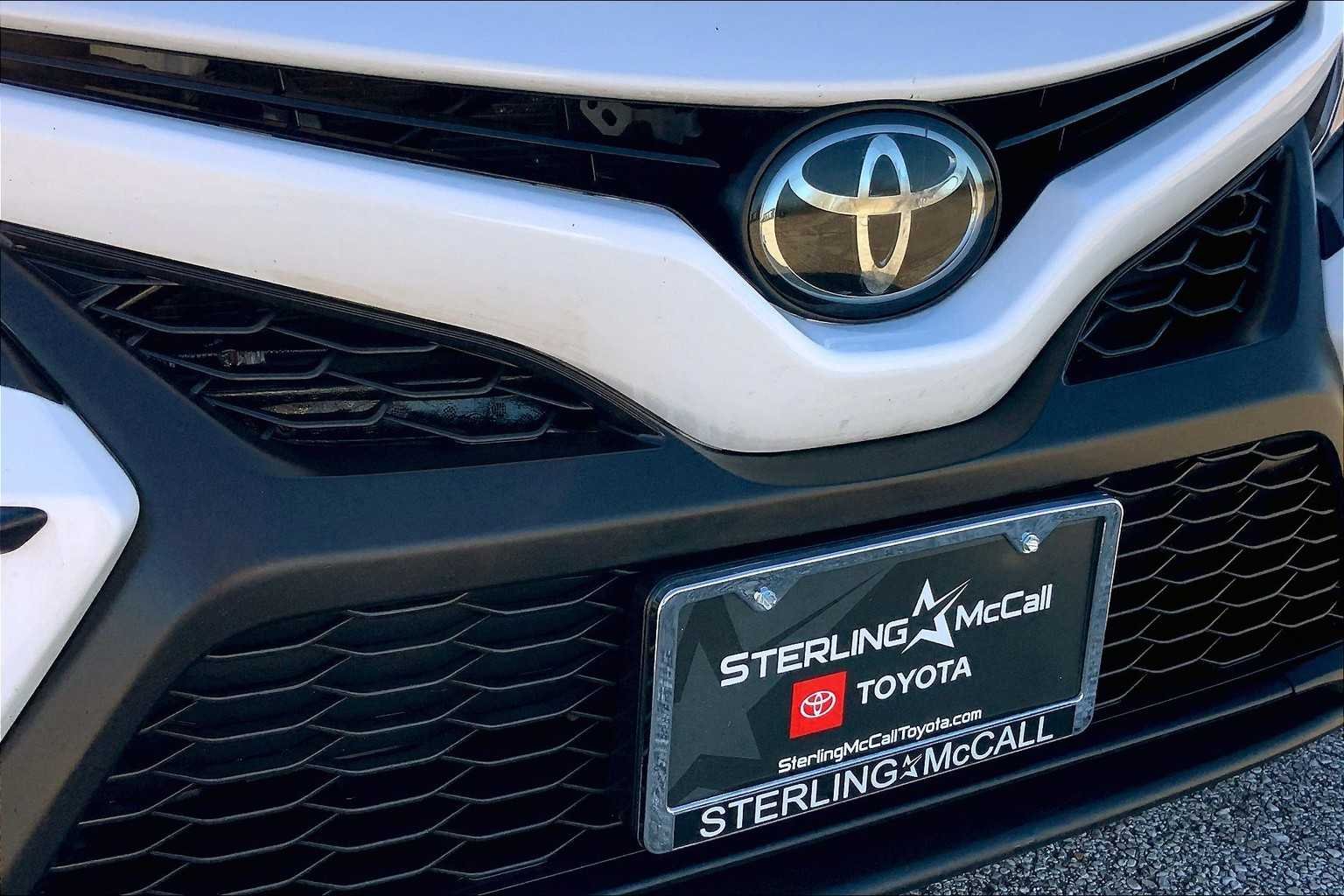 Used 2022 White Toyota SE image 28