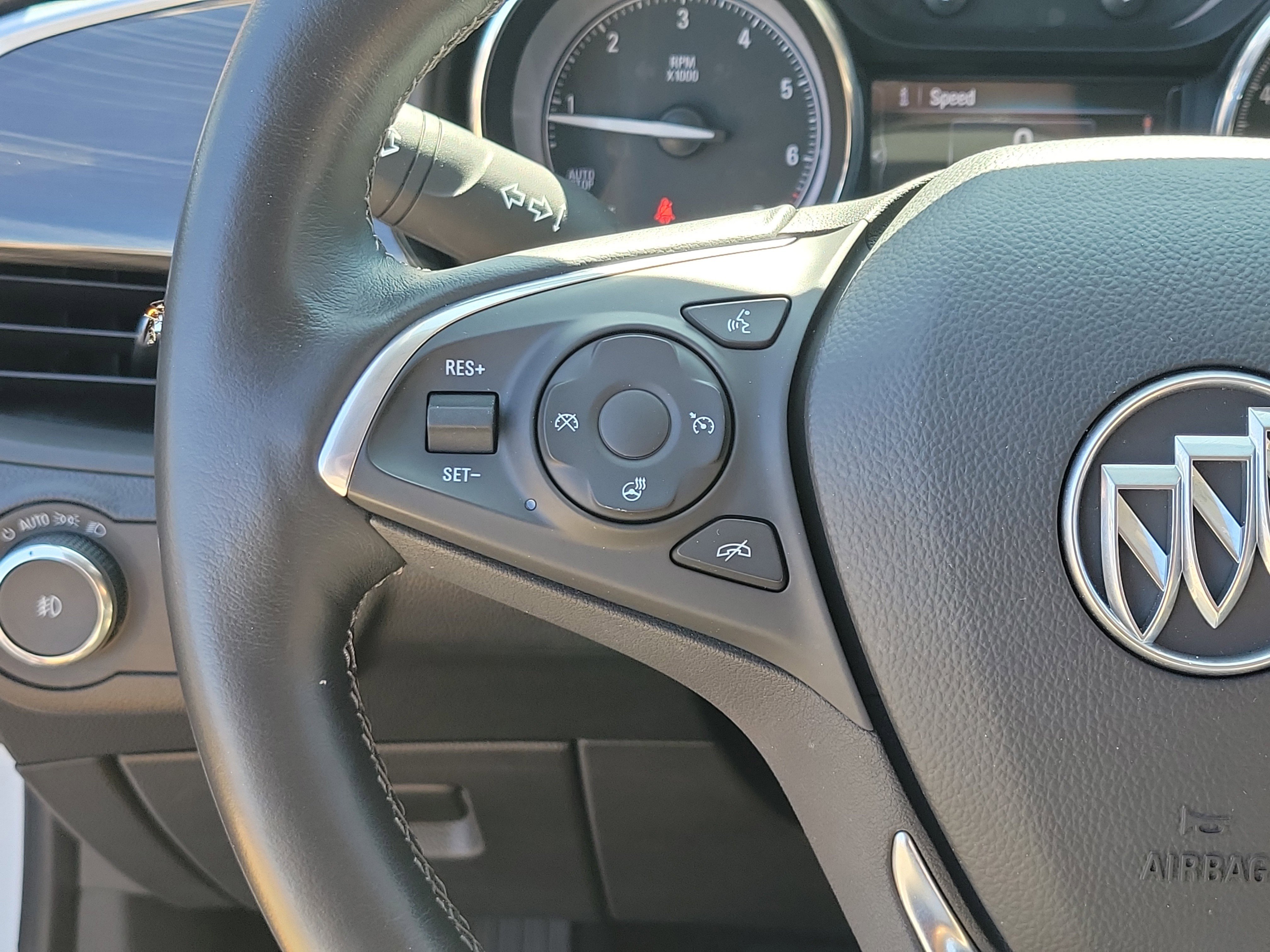 Used 2019 Summit White Buick Essence image 24