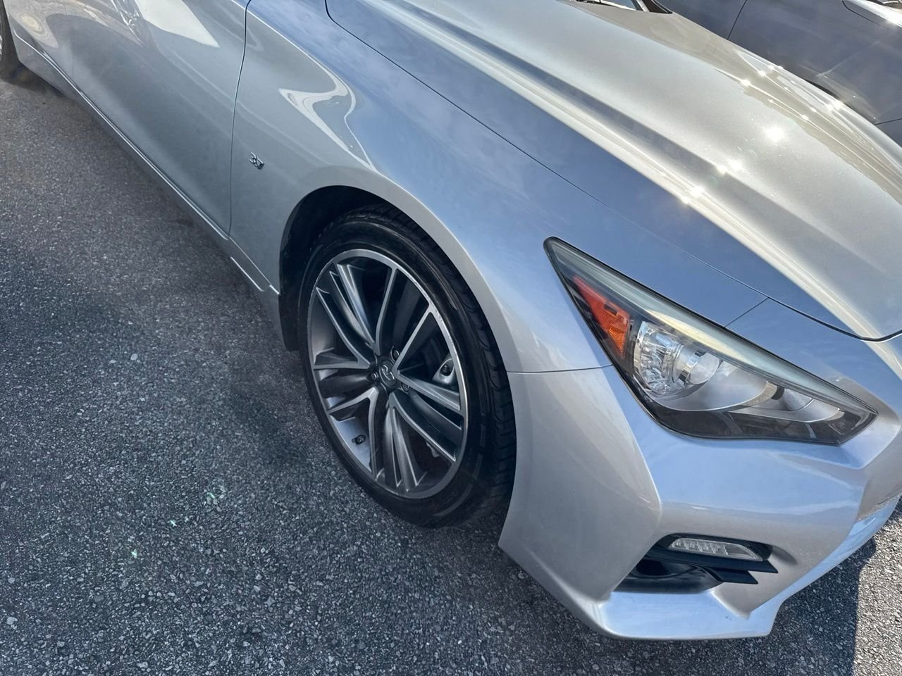 Used 2015 Silver INFINITI Sport image 4