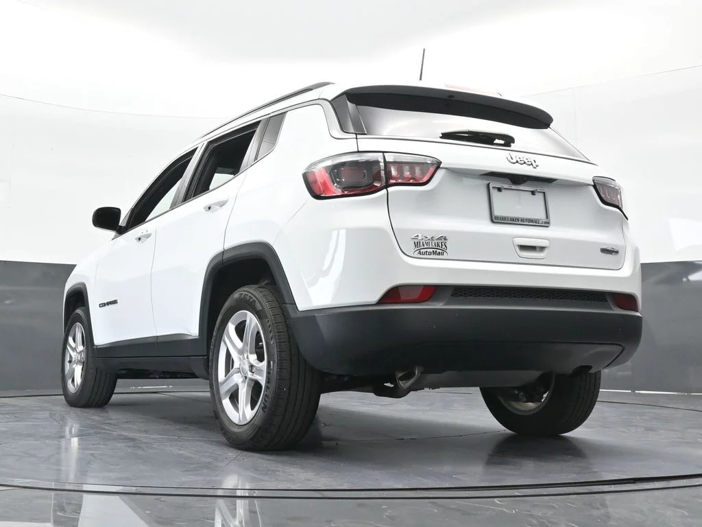 Used 2023 Bright White Clearcoat Jeep Latitude image 21