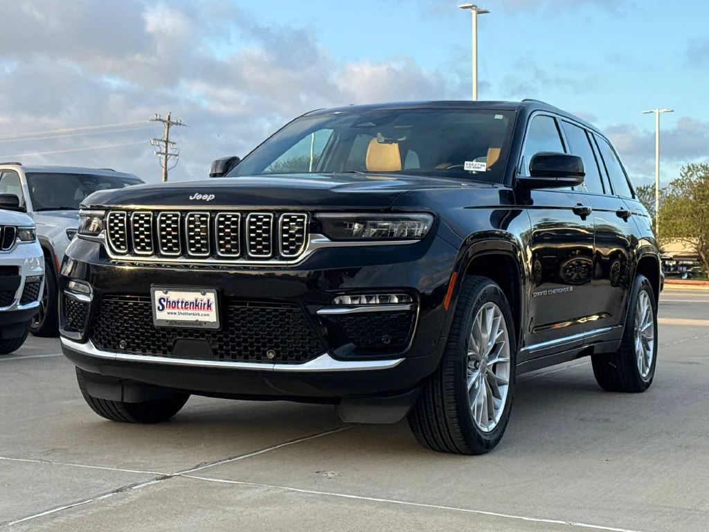 Used 2024 Black Jeep Summit image 3