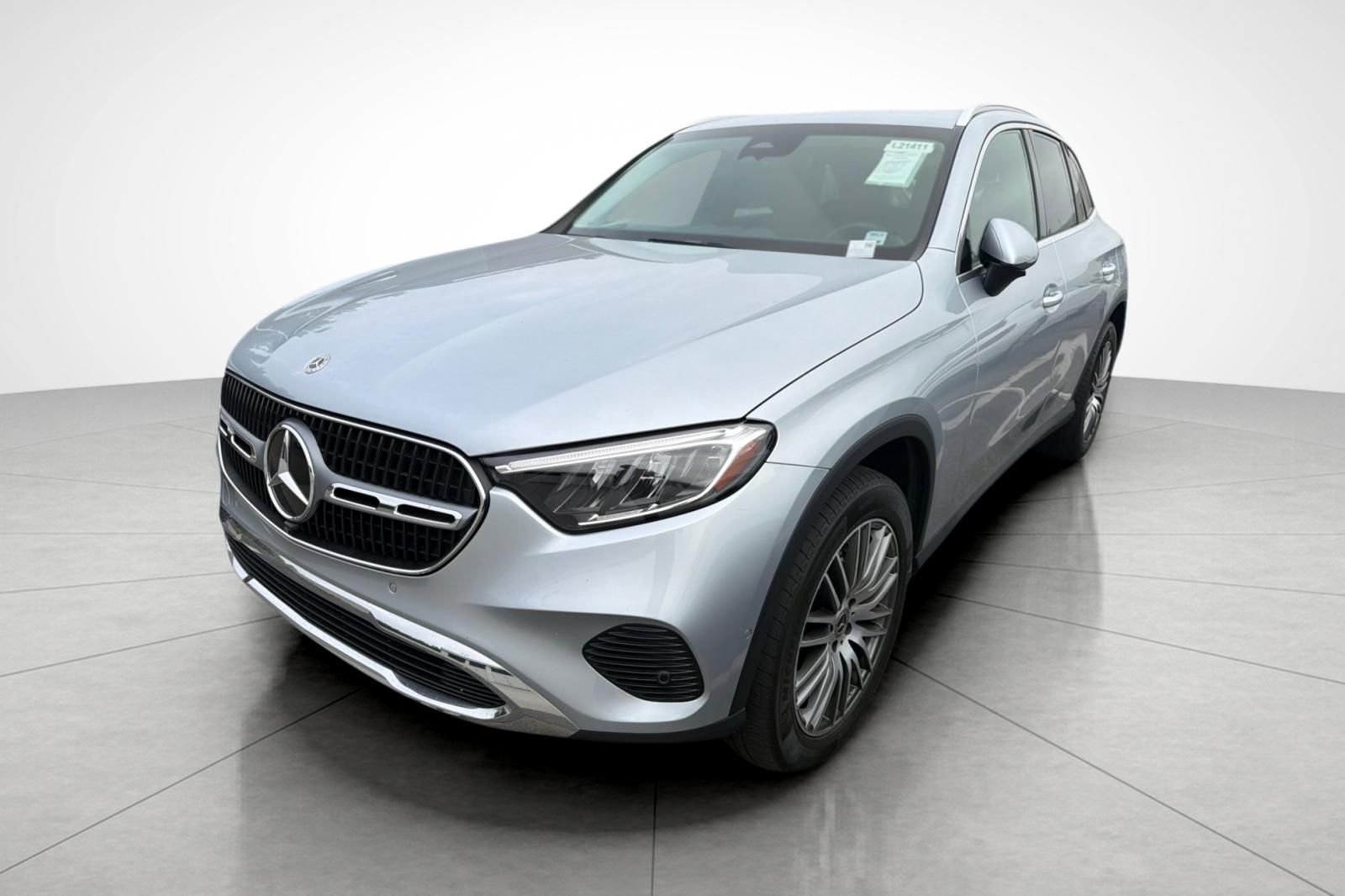 Used 2023 Silver Mercedes-Benz GLC 300 image 2