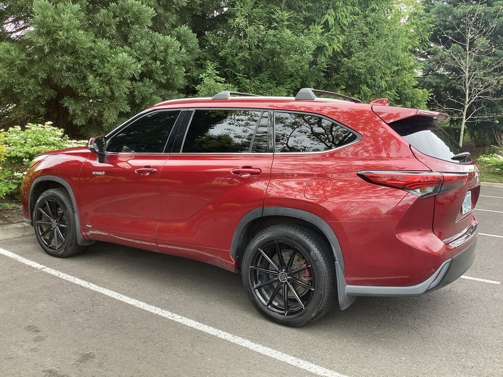 Used 2021 Red Toyota Platinum image 12