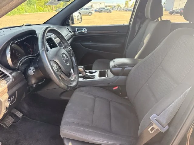 Used 2018 Black Jeep Laredo image 9