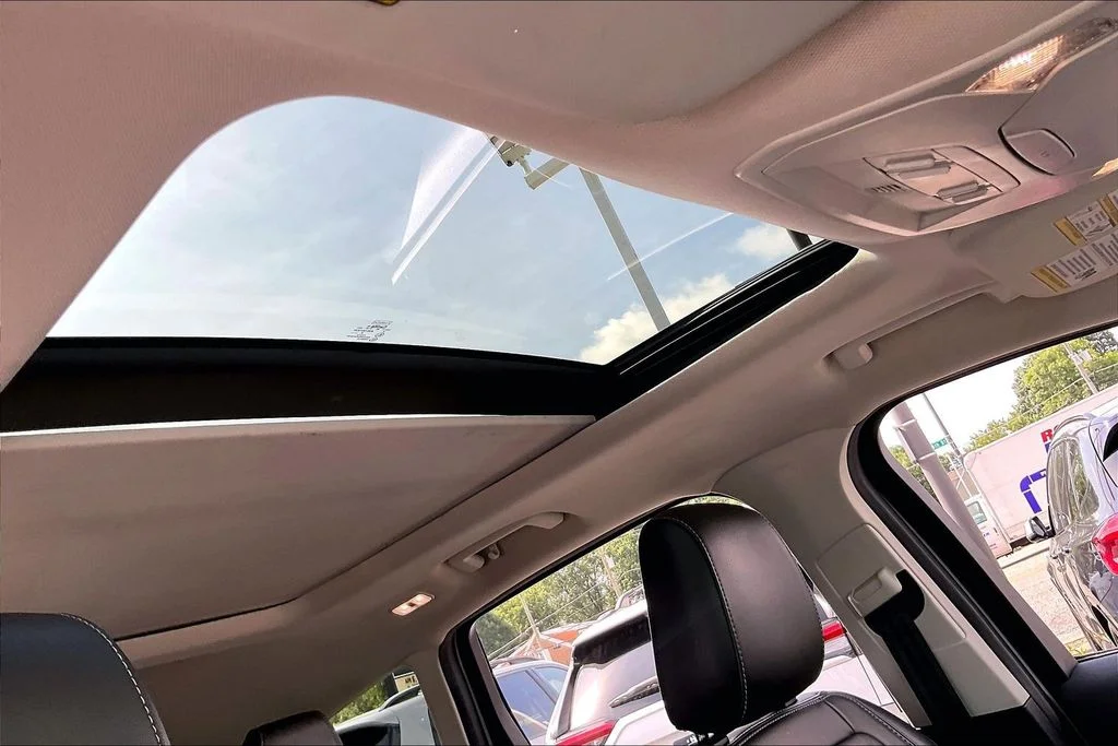 Certified Used 2019 White Platinum Clearcoat Metallic Ford SEL image 21