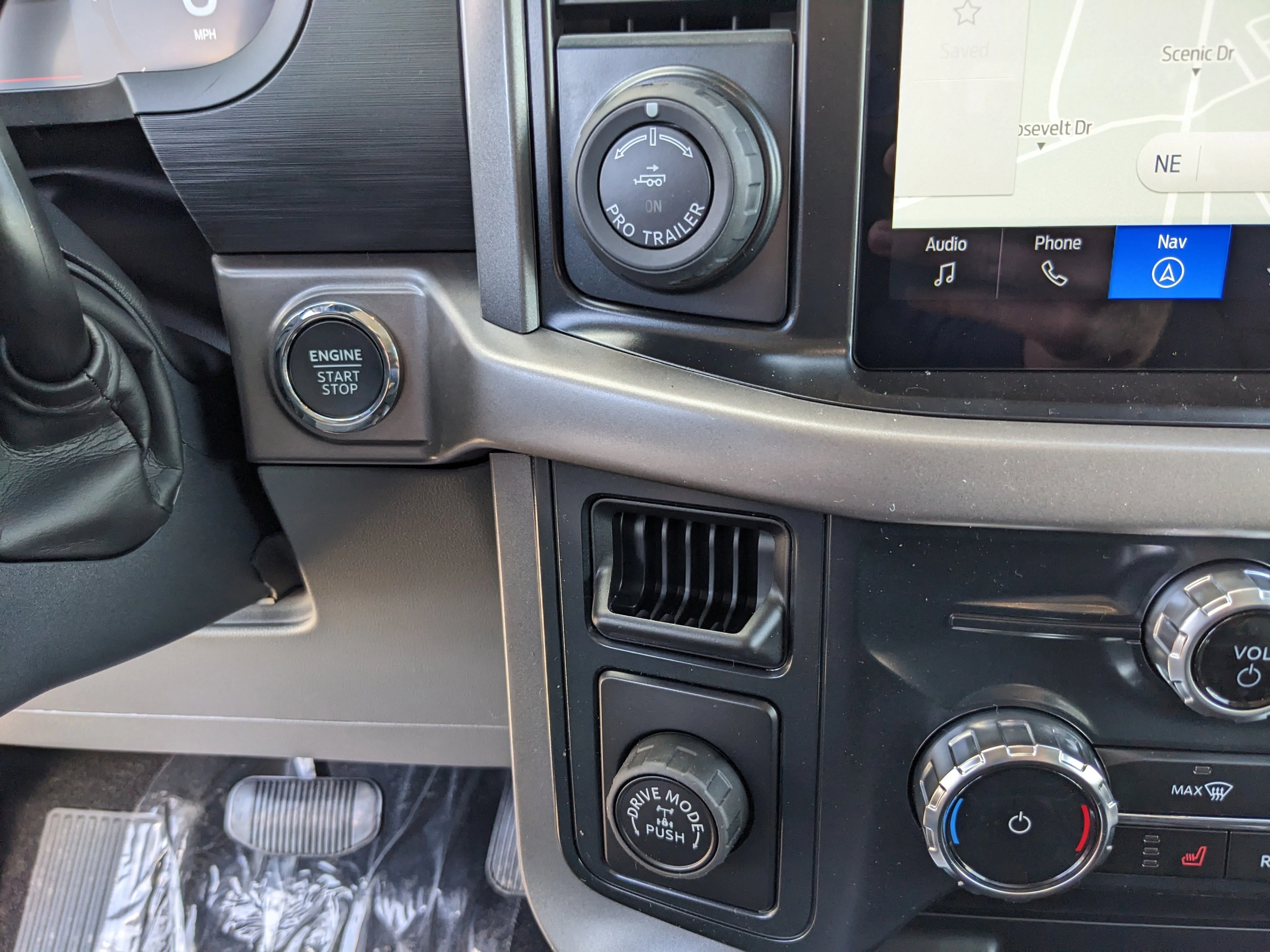 New 2026 Oxford White Ford XLT image 25