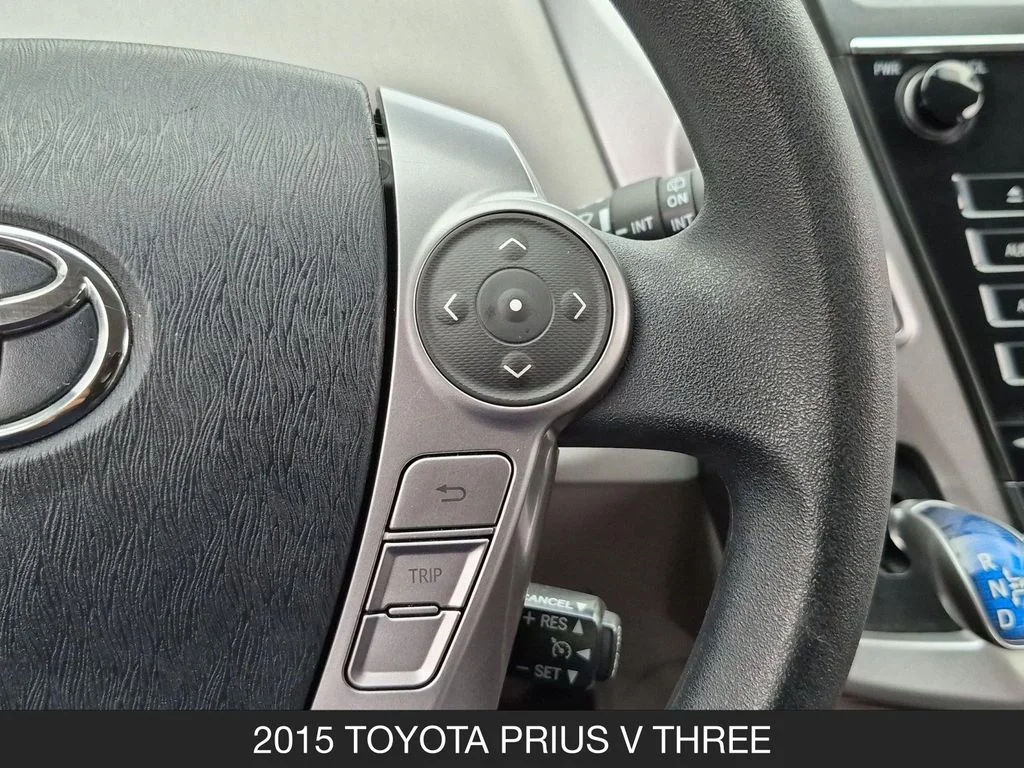 Used 2015 White Toyota Three image 18