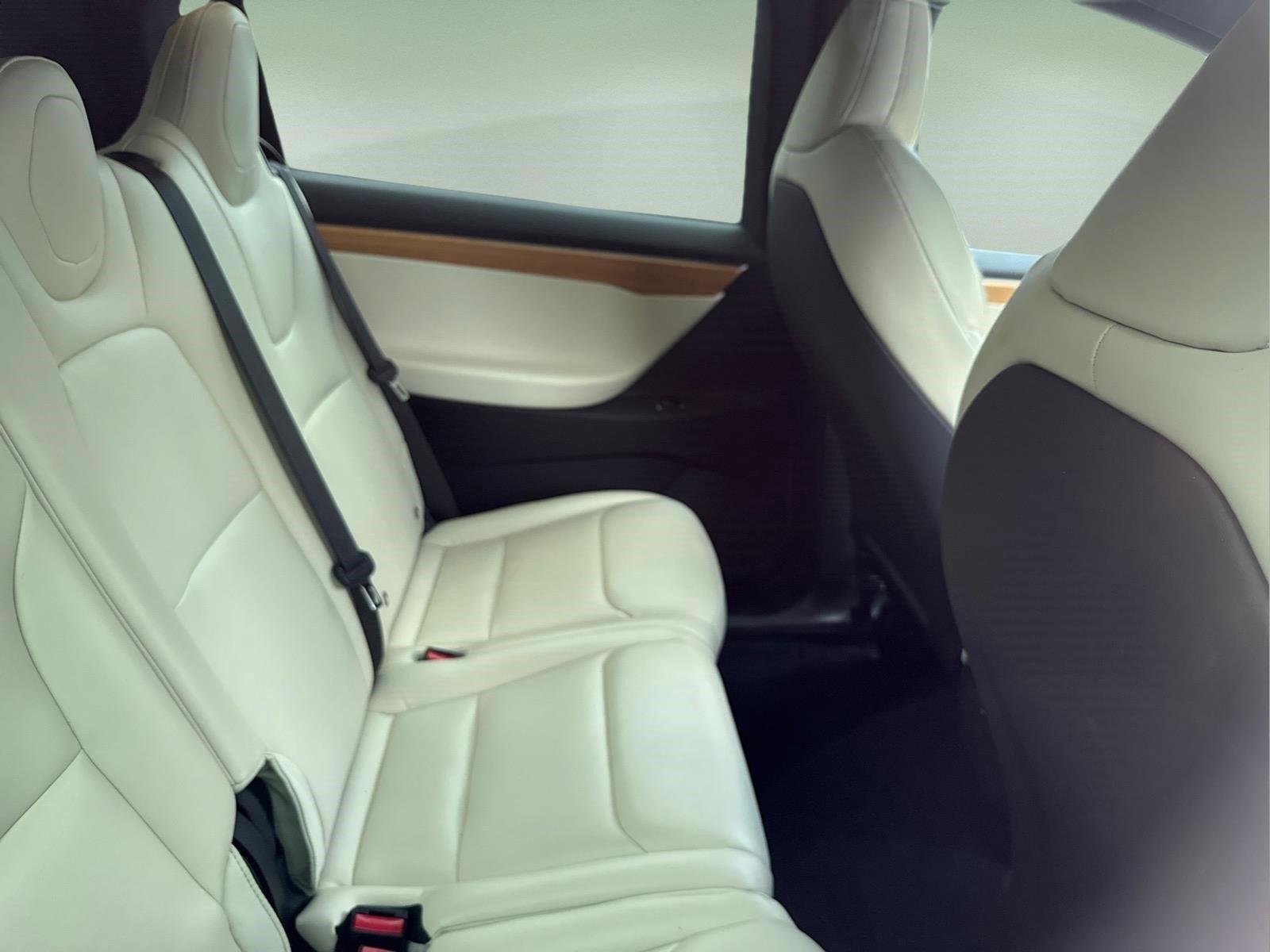 Used 2020  Tesla Long Range image 19