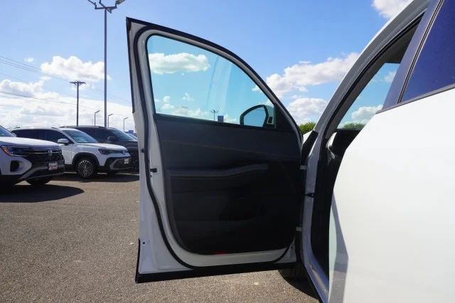 New 2027 Opal White Pearl Volkswagen SE image 15