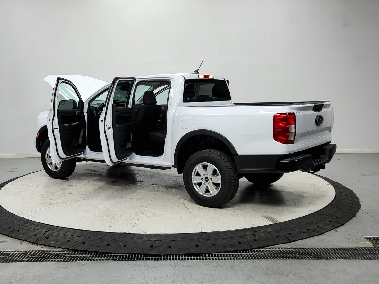 New 2026 Oxford White Ford XL image 14