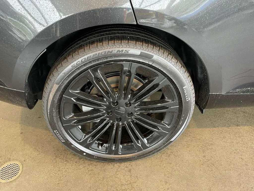 New 2026 Carpathian Grey Land Rover SE image 10