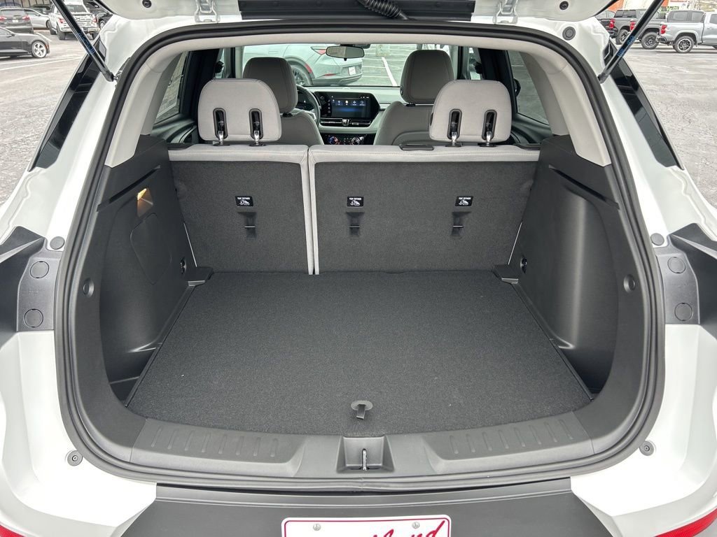 New 2026 Summit White Chevrolet LT image 41