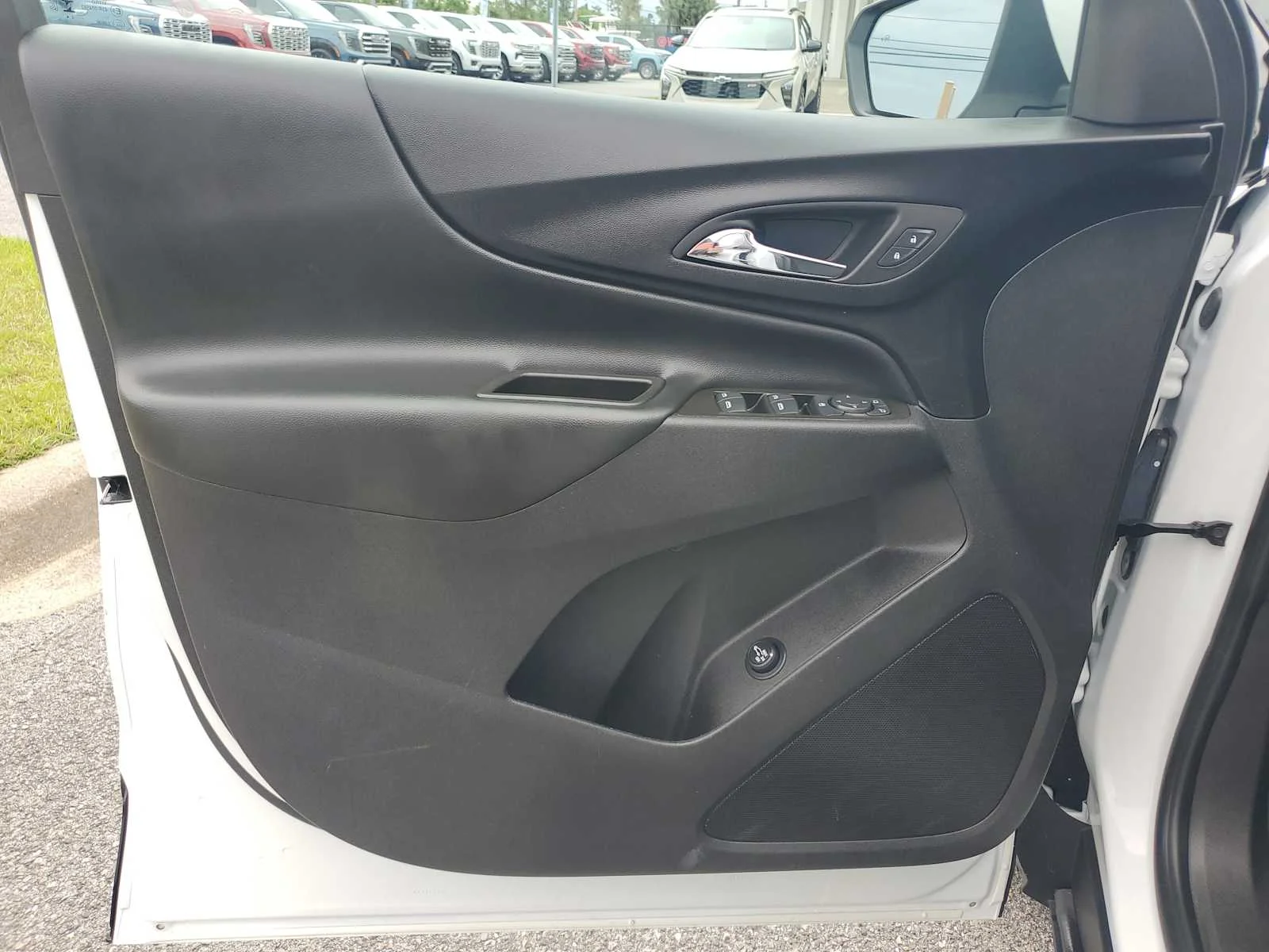 Used 2024 Summit White Chevrolet LT image 15
