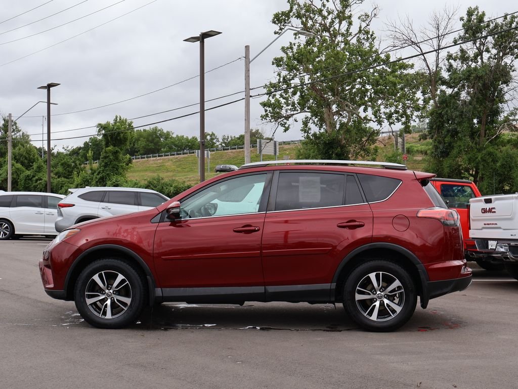 Used 2018 Red Toyota XLE image 4