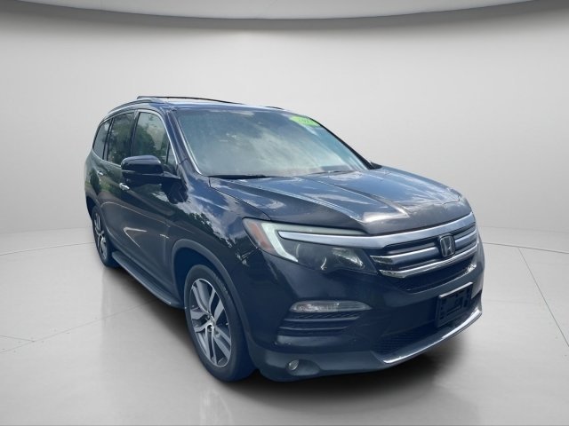 Used 2017 Crystal Black Pearl Honda Touring image 4