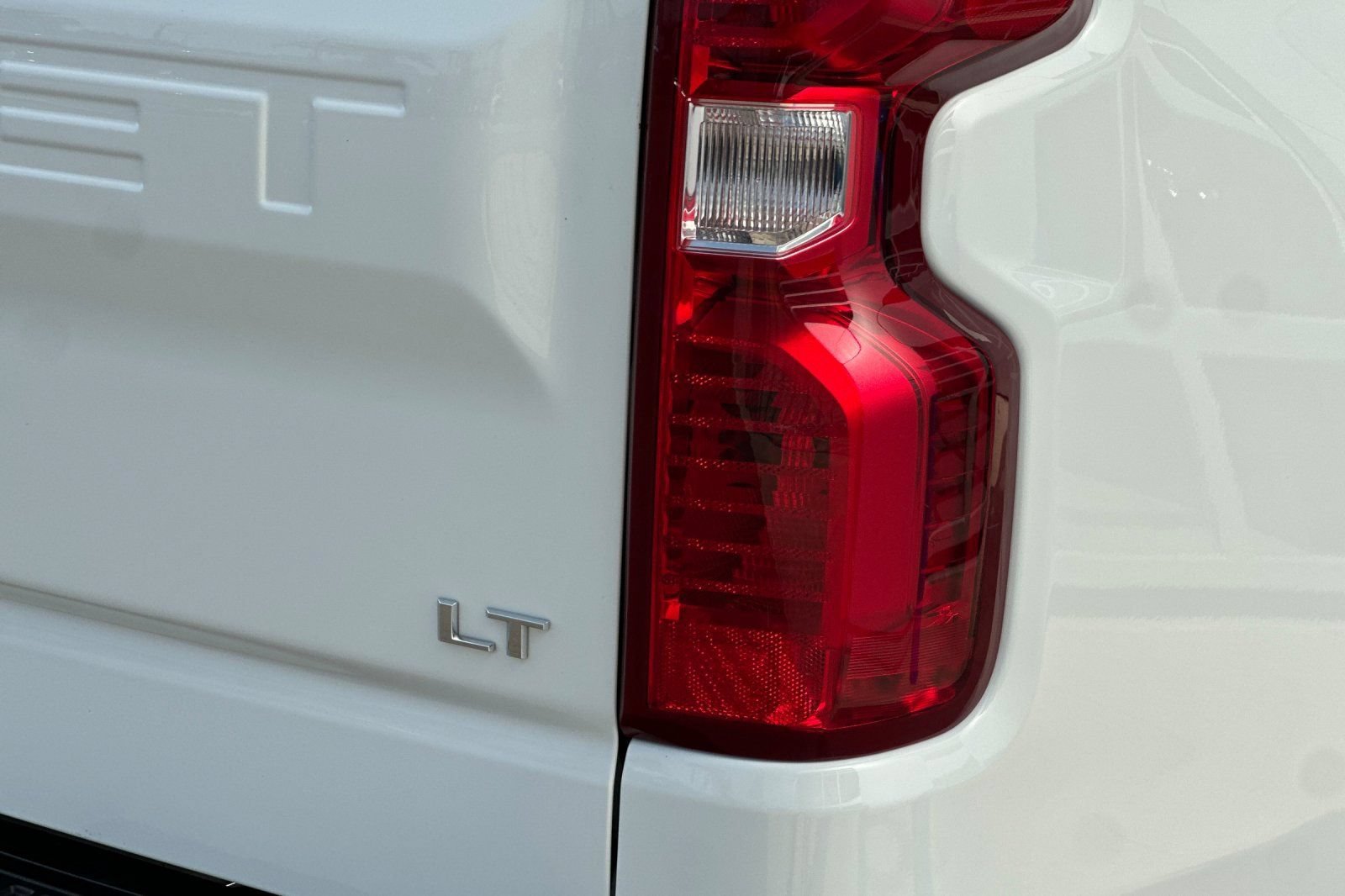 Used 2025 Summit White Chevrolet LT image 37