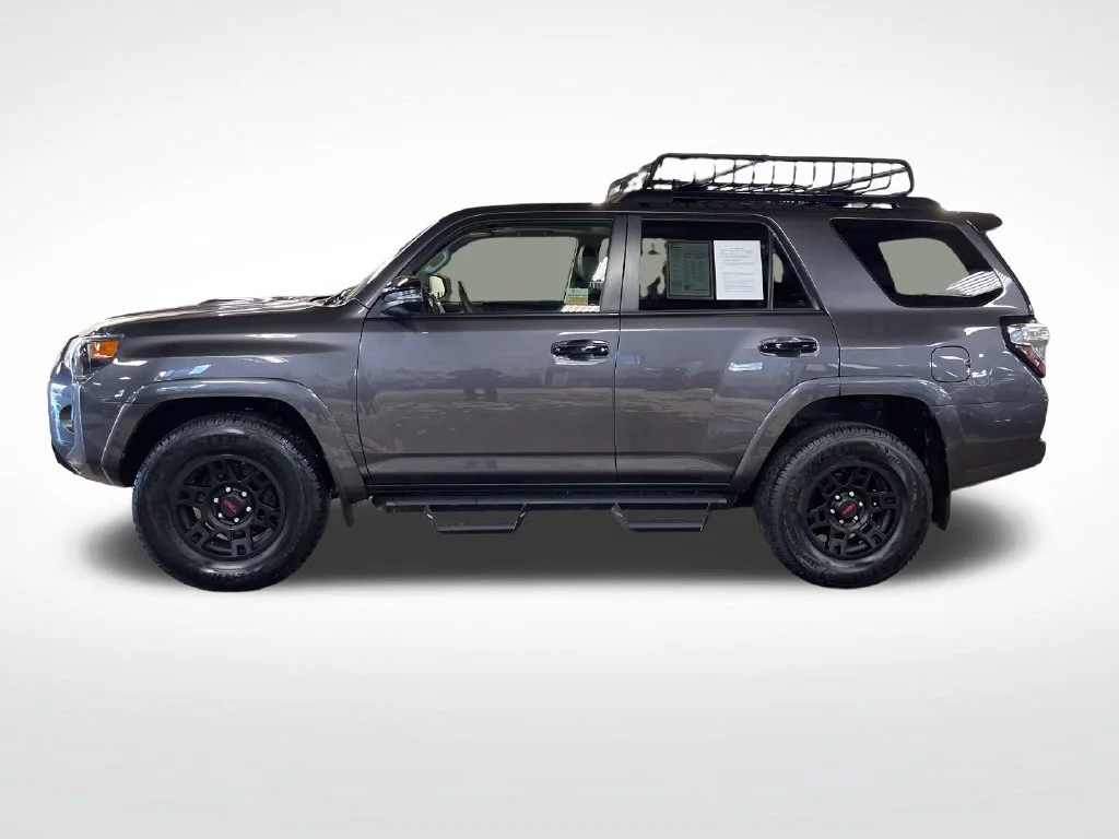 Used 2021 Gray Toyota Venture image 2