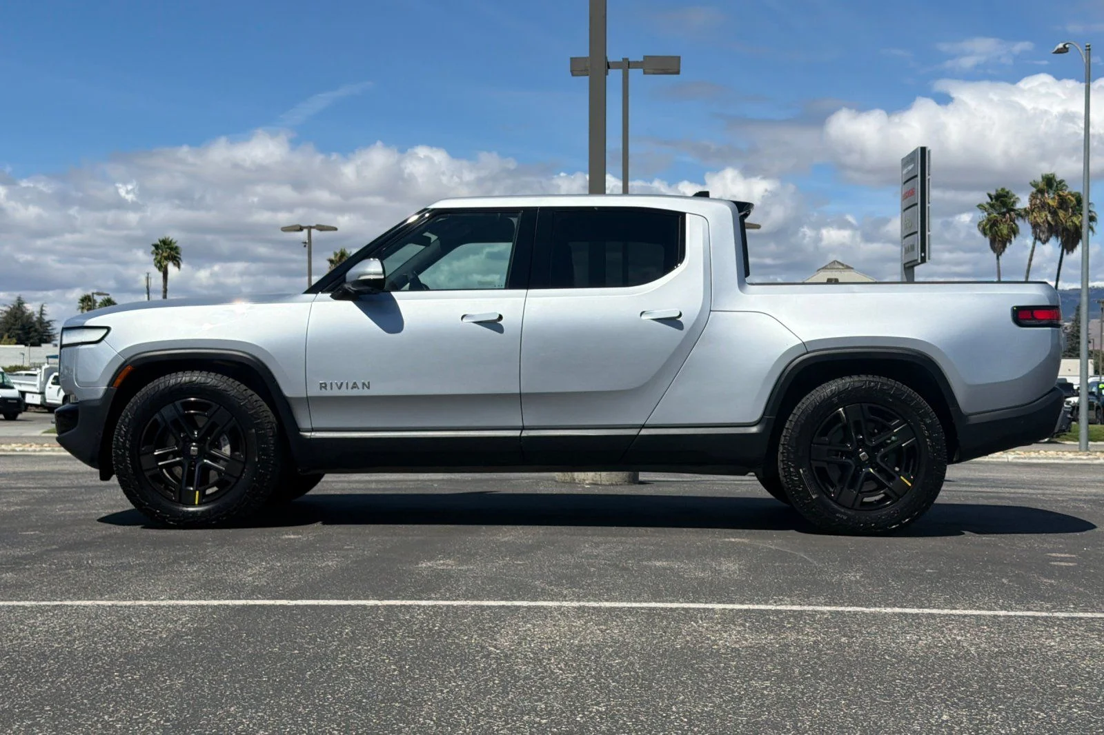 Used 2023  Rivian Adventure image 7