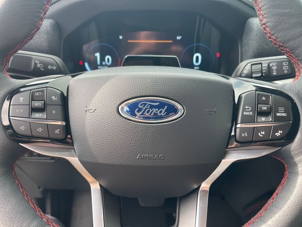 New 2026 Star White Metallic Tri-Coat Ford ST-Line image 11