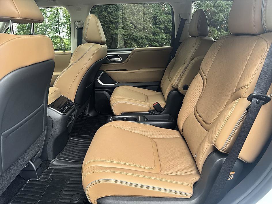 New 2027 Radiant White INFINITI LUXE image 12