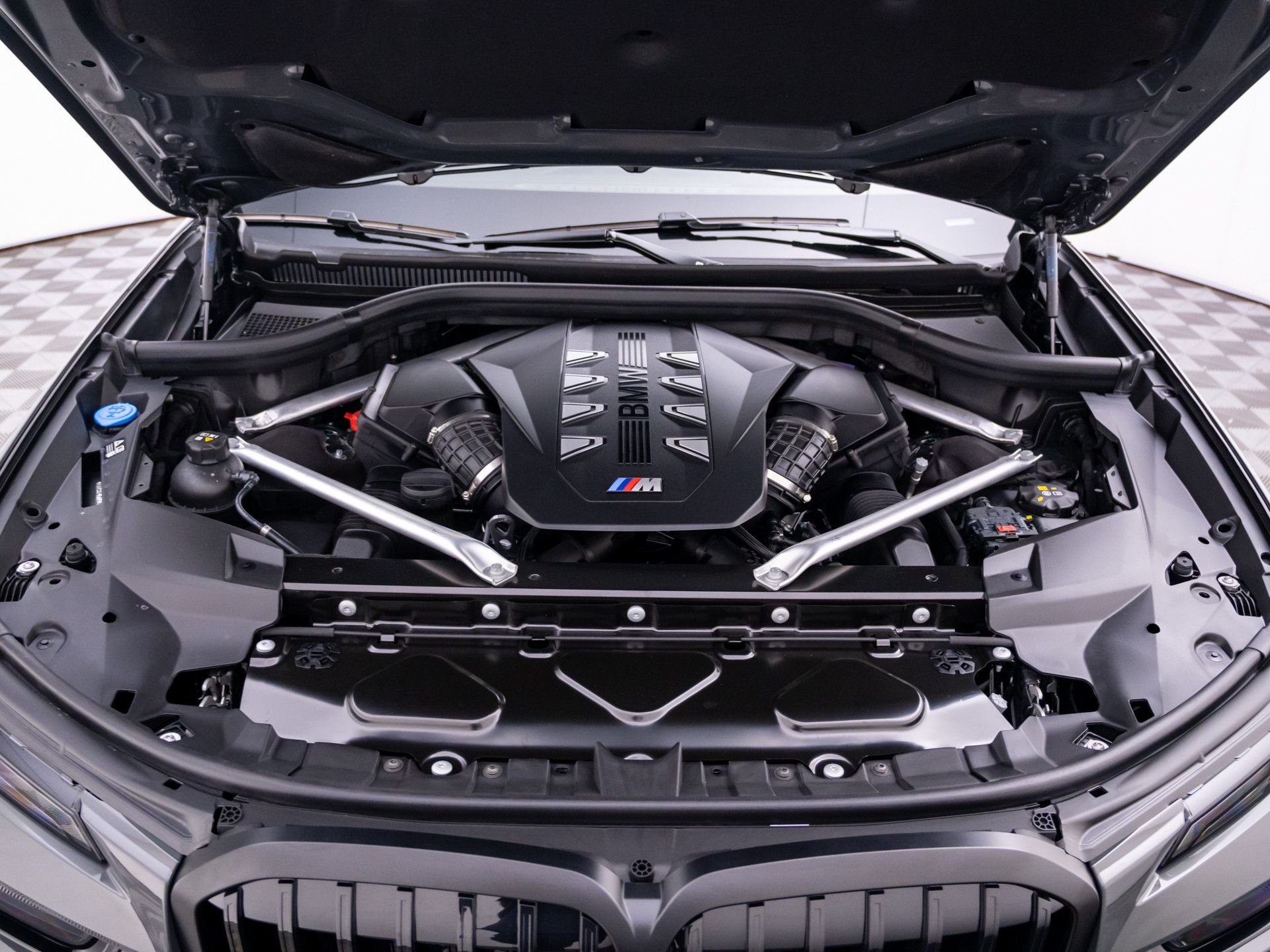 New 2027 Dravit Grey Metallic BMW M60i image 33