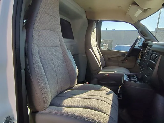2024 Chevrolet Express Cargo Work Van - Photo 27