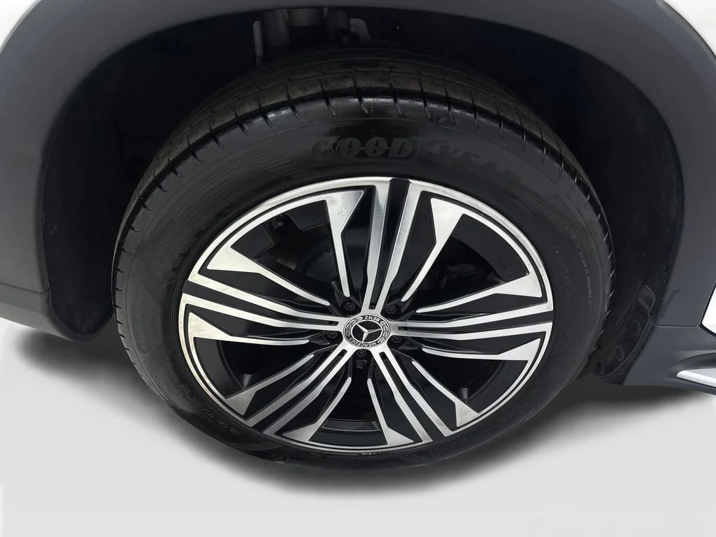 Used 2023 White Mercedes-Benz 450 image 81