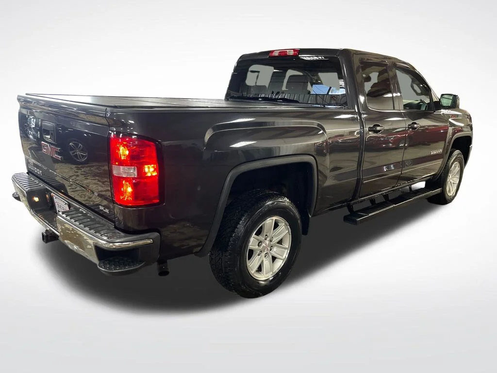 Used 2016 Silver GMC SLE image 5