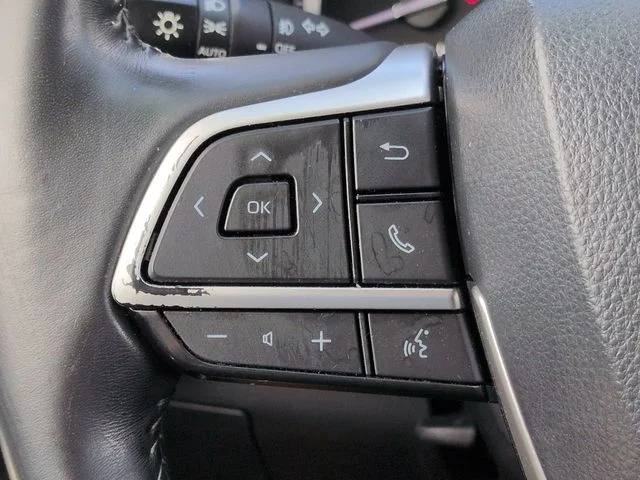 Used 2022  Toyota XLE image 25