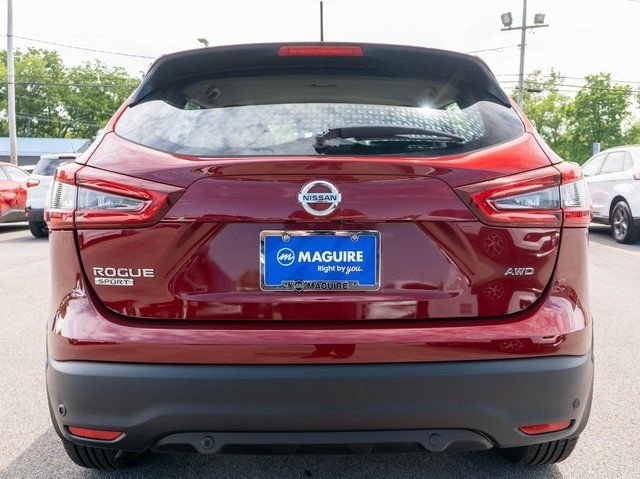 Used 2022 Red Nissan S image 7
