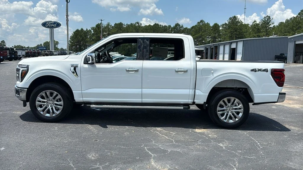 New 2026 Oxford White Ford Lariat® image 4