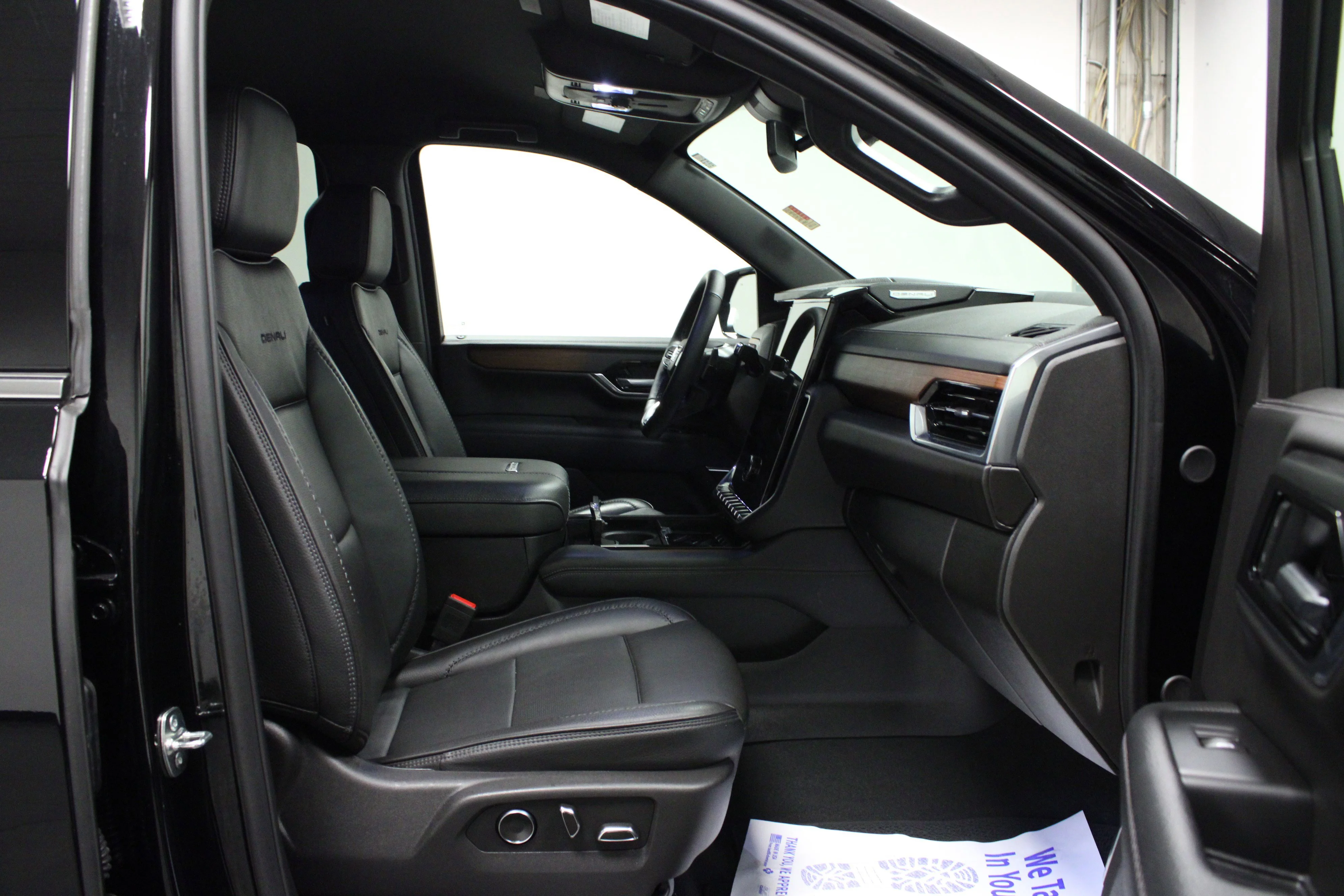 Used 2025 Onyx Black GMC Denali image 17