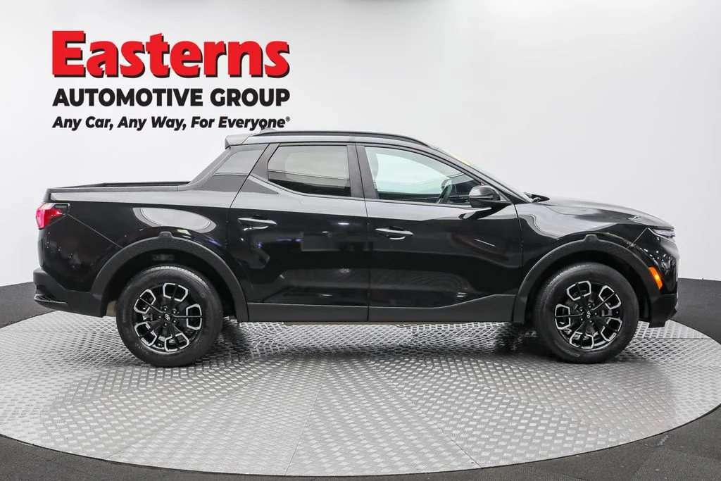 Used 2022 Black Hyundai SEL image 4