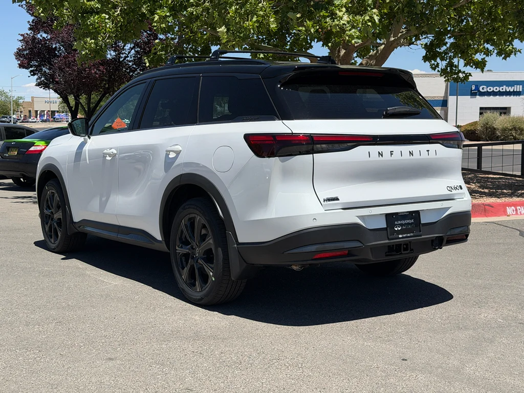 New 2027 2T RAD WHT INFINITI Autograph AWD image 4