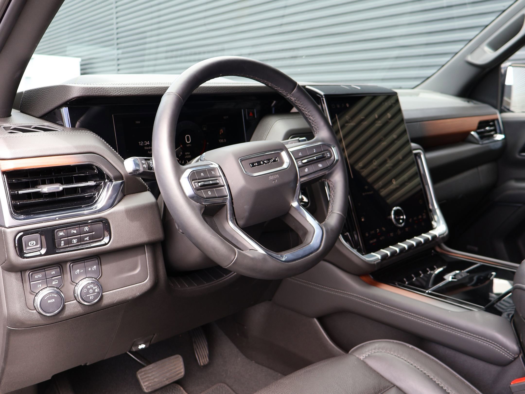 Used 2025 Onyx Black GMC Denali image 10