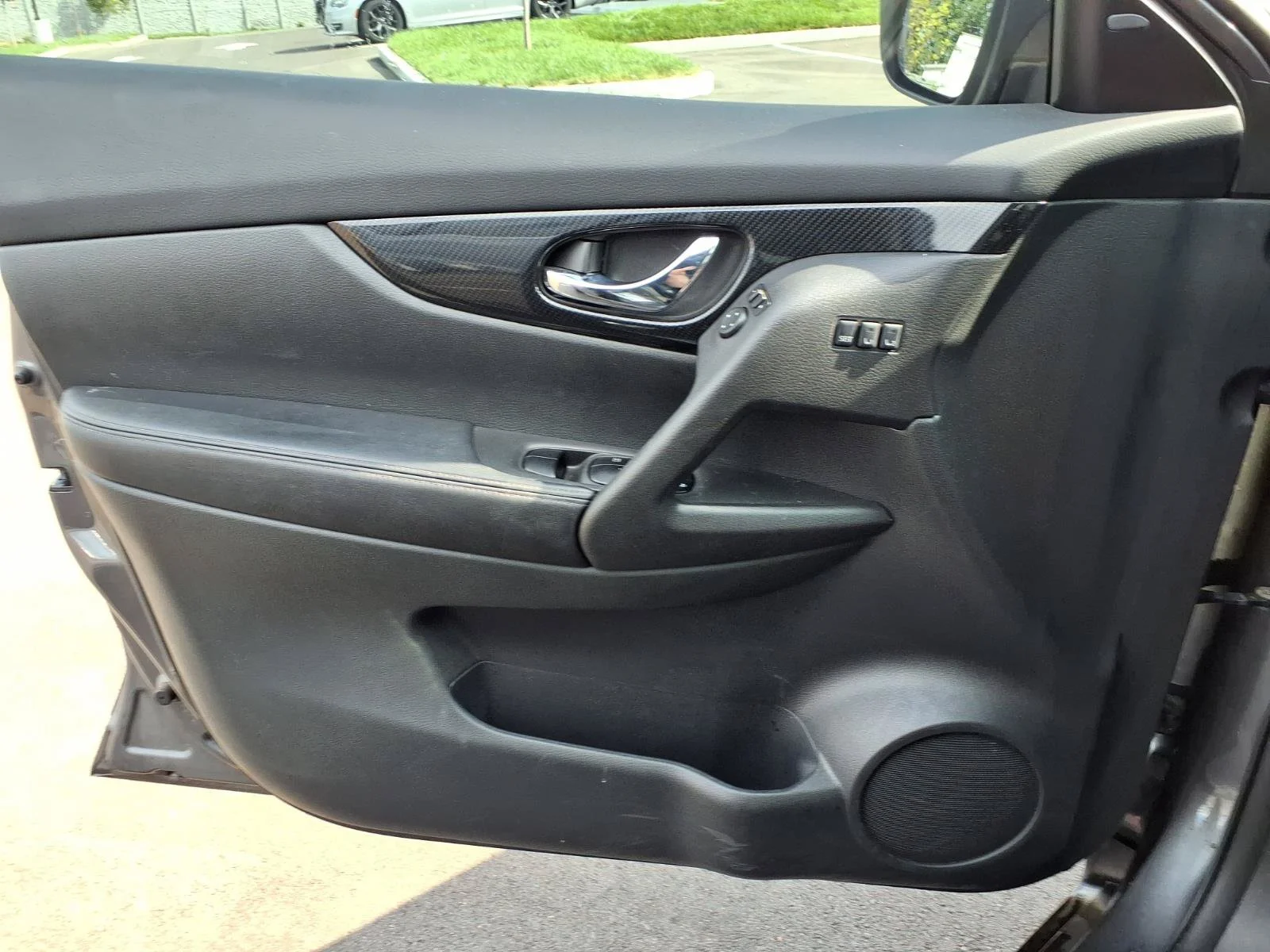 Used 2019 Gun Metallic Nissan SL image 19