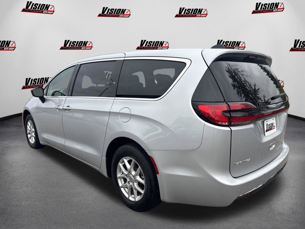 Used 2024 Silver Chrysler Touring L image 9