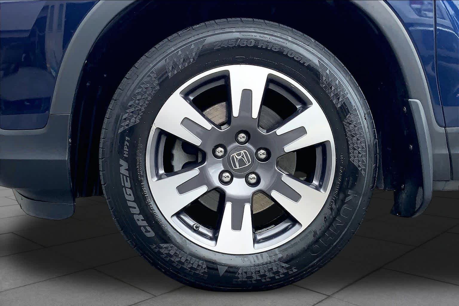 Used 2019 Obsidian Blue Pearl Honda RTL-T image 11