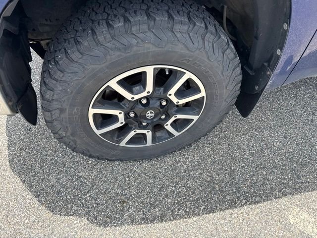 Used 2014 Blue Toyota SR5 image 28