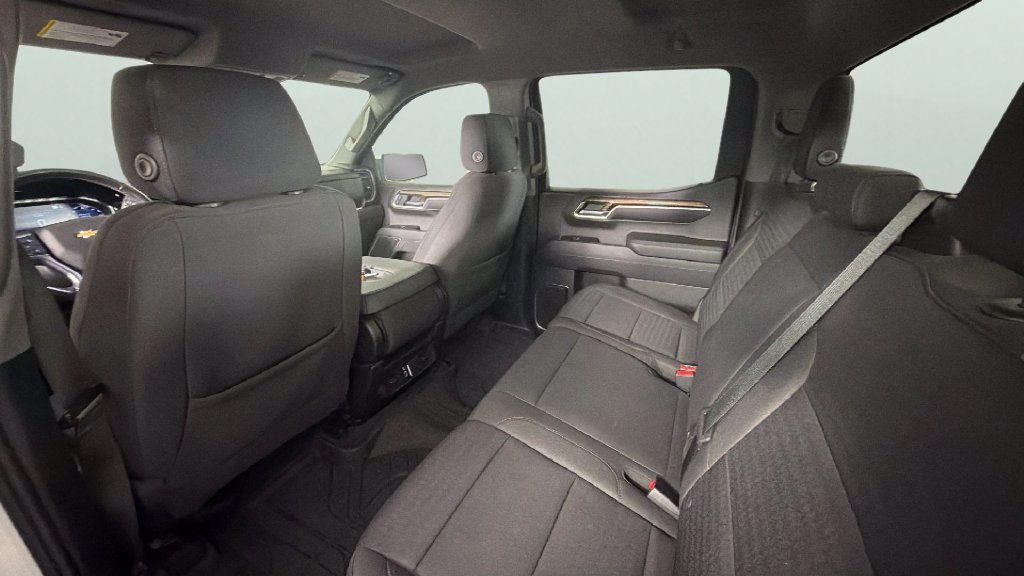 Used 2022 SUMMIT WHITE Chevrolet LT image 27